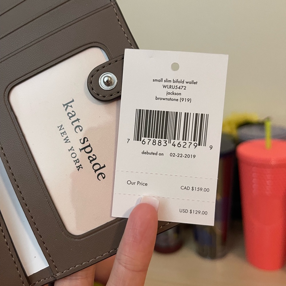 Kate Spade Bi-Fold Wallet ⭐️ - Picture 5 of 5